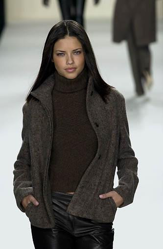 Photo of model Adriana Lima - ID 18660