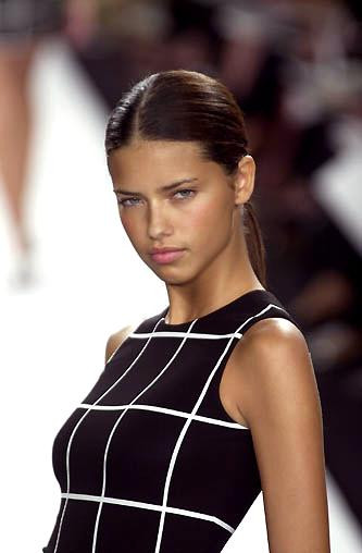 Photo of model Adriana Lima - ID 18665