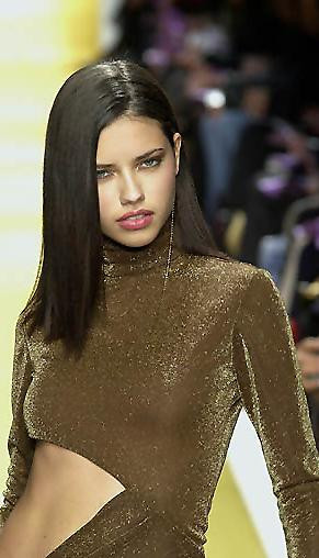 Photo of model Adriana Lima - ID 18677