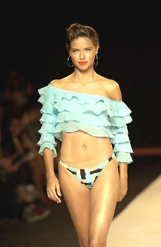 Photo of model Adriana Lima - ID 47803