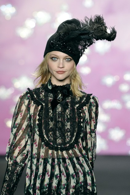 Photo of model Sasha Pivovarova - ID 216474