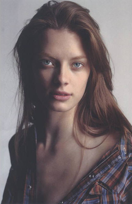 Photo of model Julia Dunstall - ID 11014