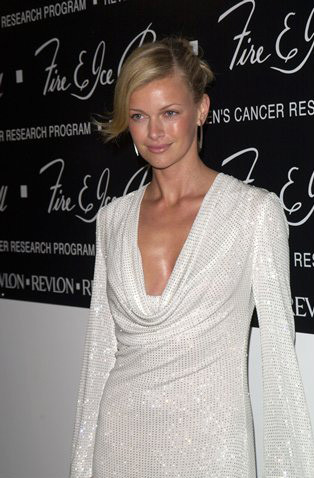 Photo of model Sarah Murdoch - ID 59342