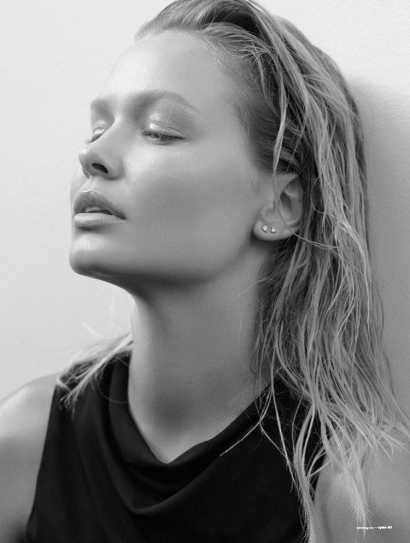 Photo of model Lara Bingle - ID 347562