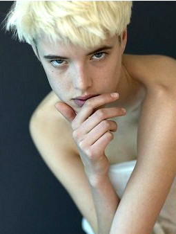 Photo of model Agyness Deyn - ID 129387