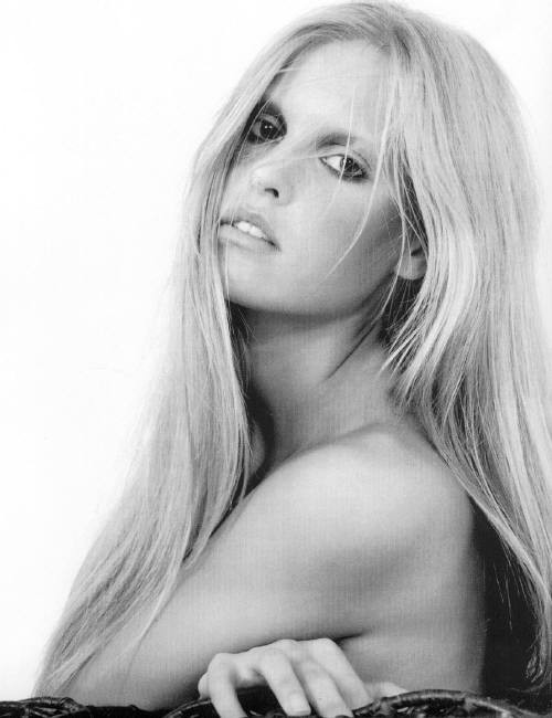 Photo of model Martine Forget - ID 139658