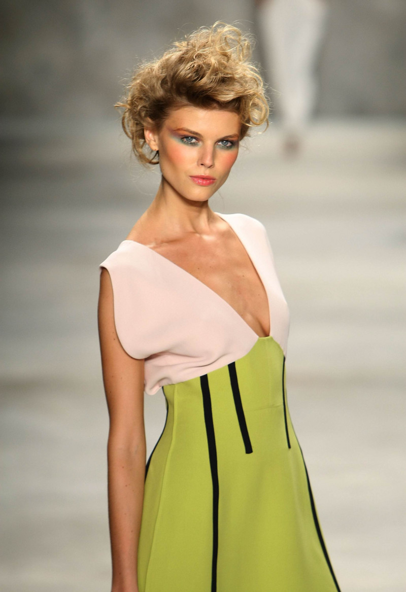 Photo of model Maryna Linchuk - ID 226509