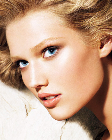 Photo of model Toni Garrn - ID 354872