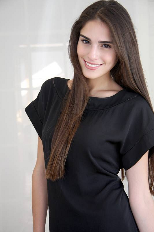 Photo of model Alejandra Infante - ID 392220