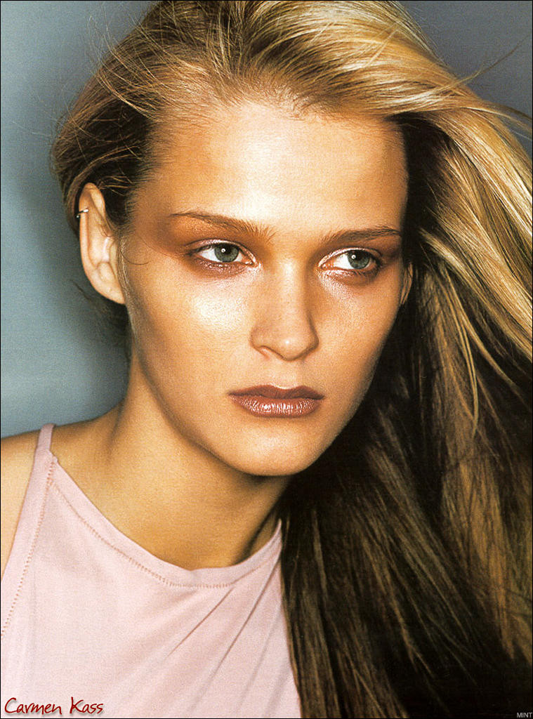 Photo of model Carmen Kass - ID 20025