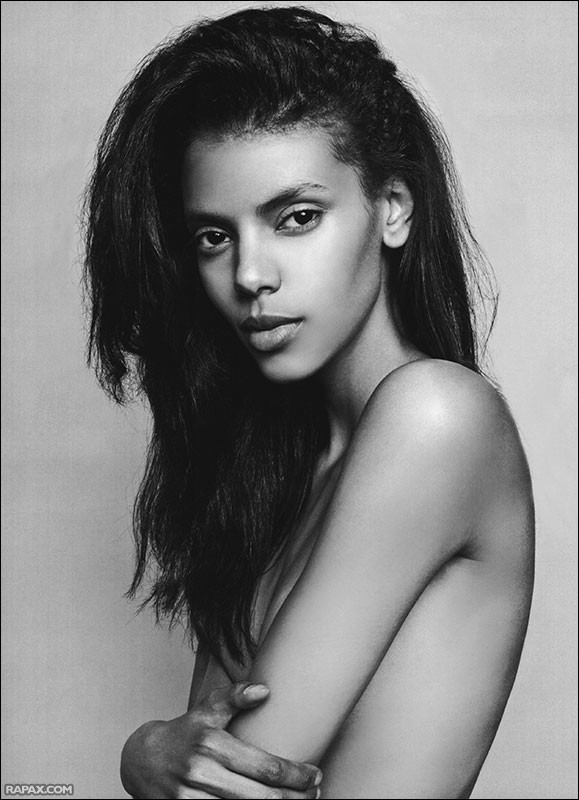 Photo of model Grace Mahary - ID 380417