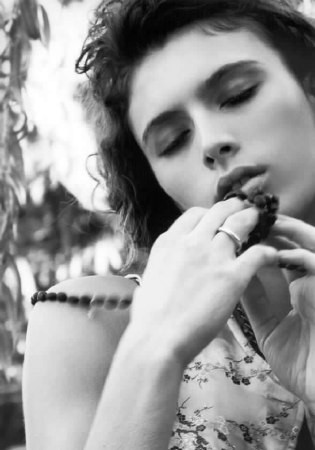 Photo of model Emmanuelle Montaud - ID 109874