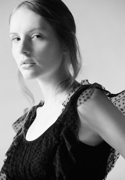 Photo of model Nathalie Rey - ID 147246