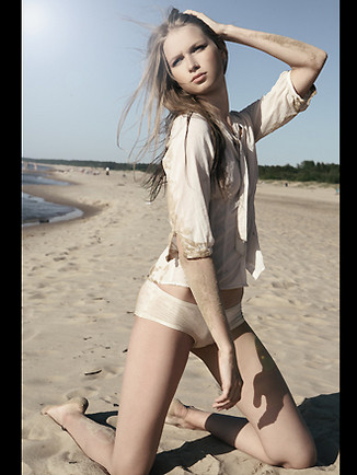 Photo of model Elina Blicava - ID 142839