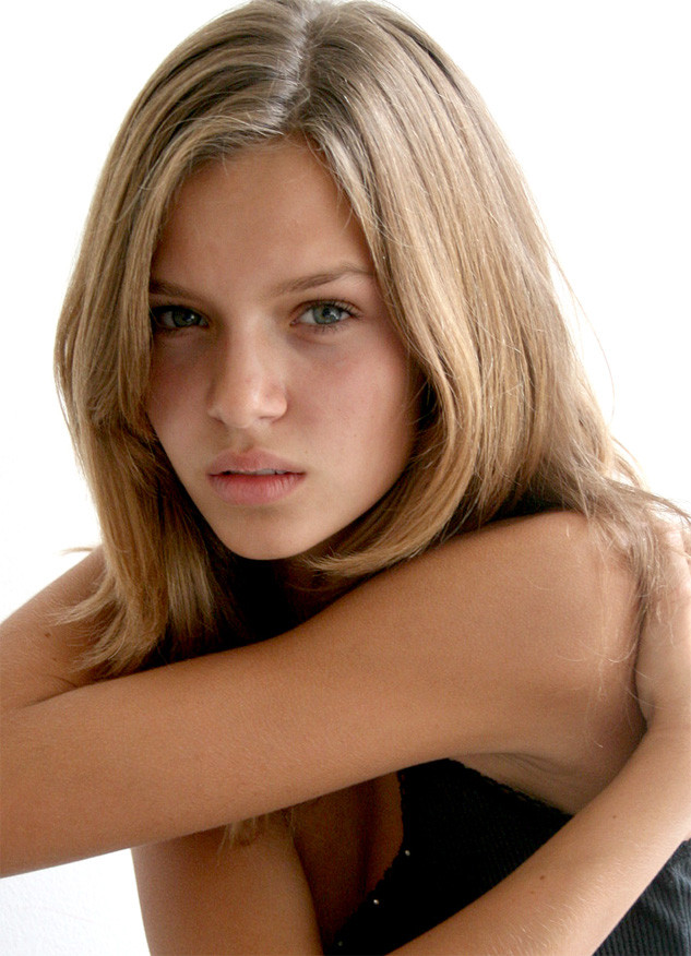 Photo of model Josephine Skriver - ID 157562