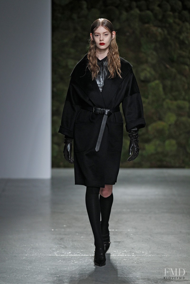 Ondria Hardin featured in  the Max Mara fashion show for Pre-Fall 2015