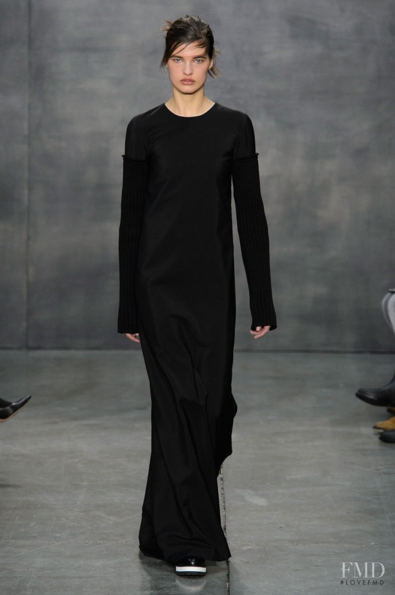 Julia van Os featured in  the Vera Wang fashion show for Autumn/Winter 2015