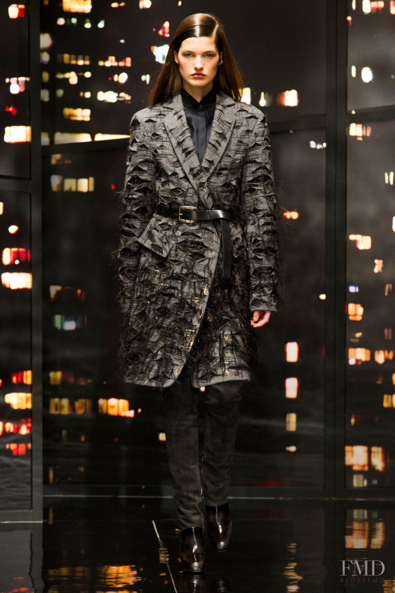 Julia van Os featured in  the Donna Karan New York fashion show for Autumn/Winter 2015