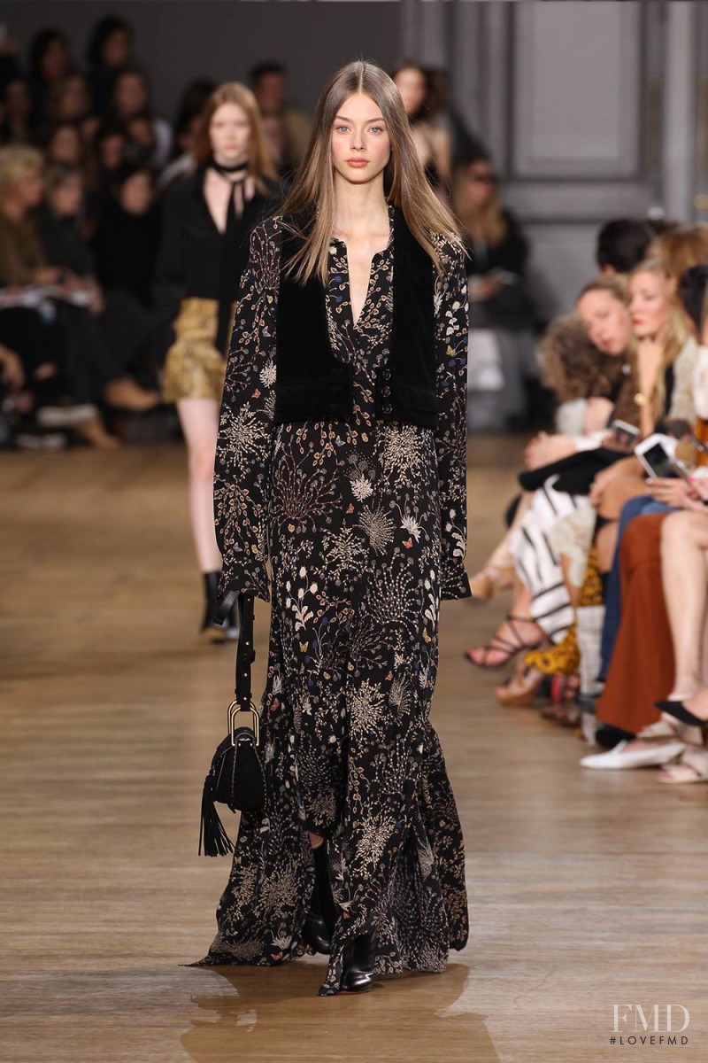 Lauren de Graaf featured in  the Chloe fashion show for Autumn/Winter 2015