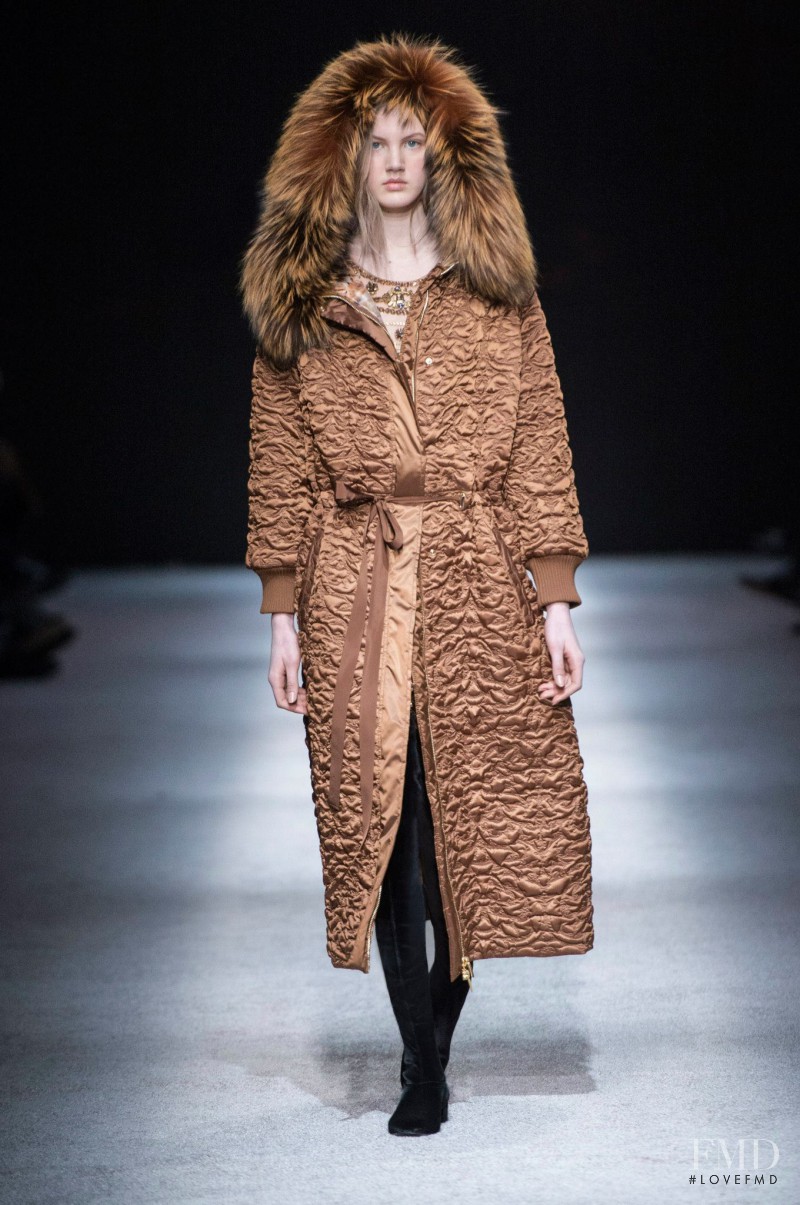 Alberta Ferretti fashion show for Autumn/Winter 2015