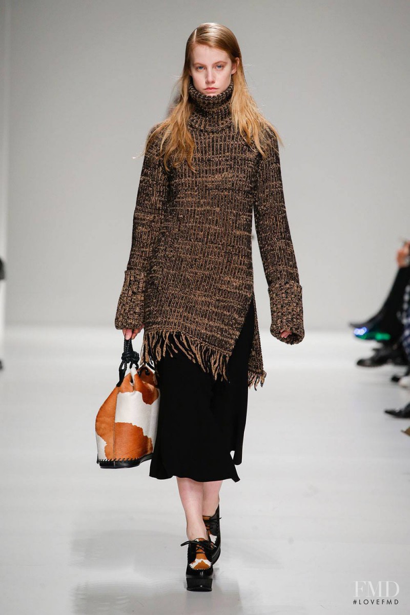 Lauren Bigelow featured in  the Sportmax fashion show for Autumn/Winter 2015