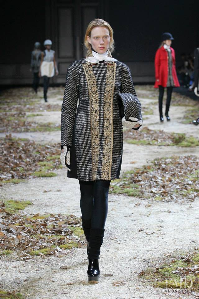 Annely Bouma featured in  the Moncler Gamme Rouge fashion show for Autumn/Winter 2015