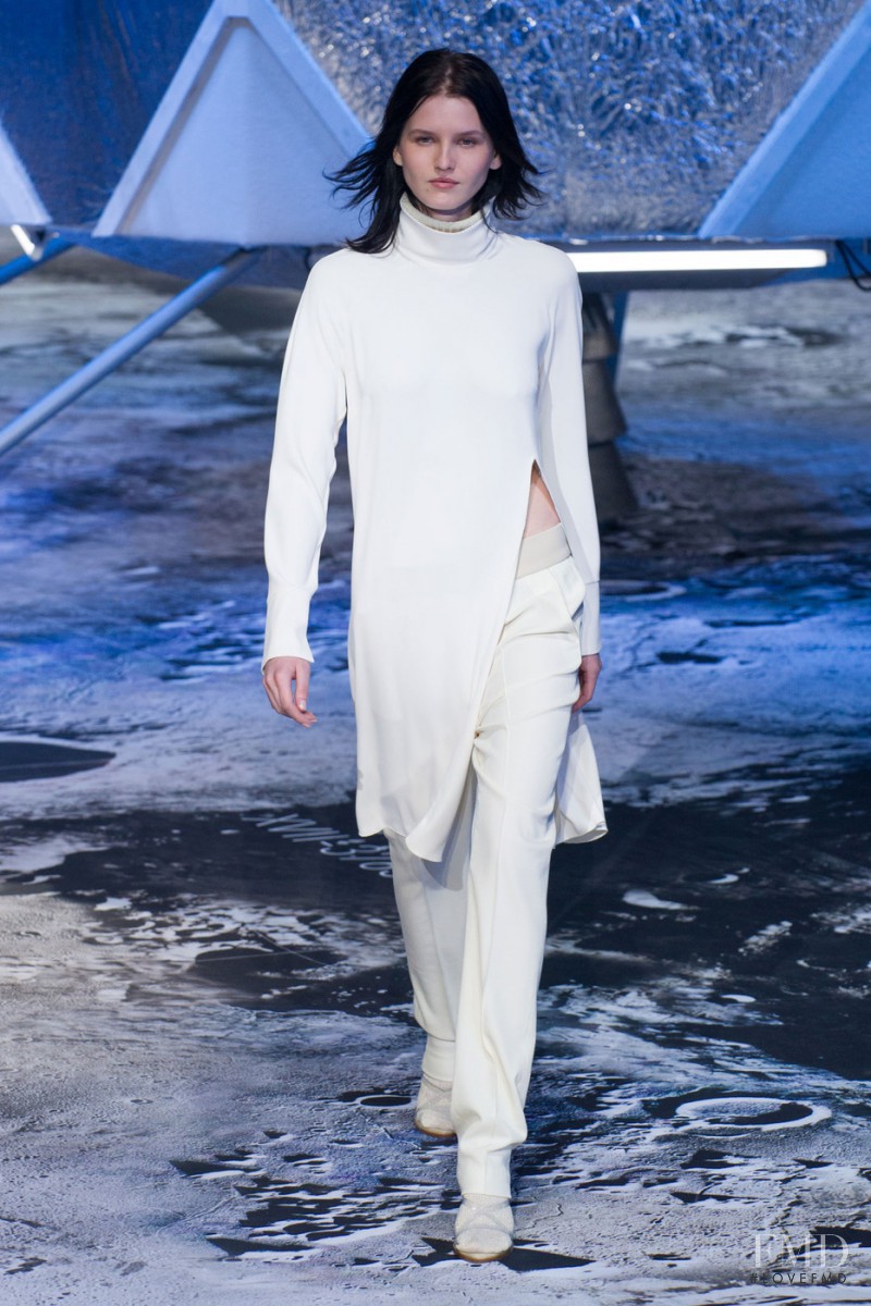 Katlin Aas featured in  the H&M fashion show for Autumn/Winter 2015