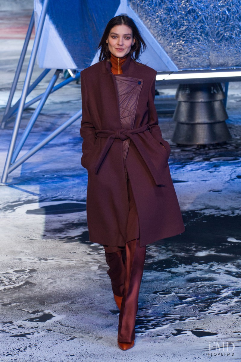 Kati Nescher featured in  the H&M fashion show for Autumn/Winter 2015