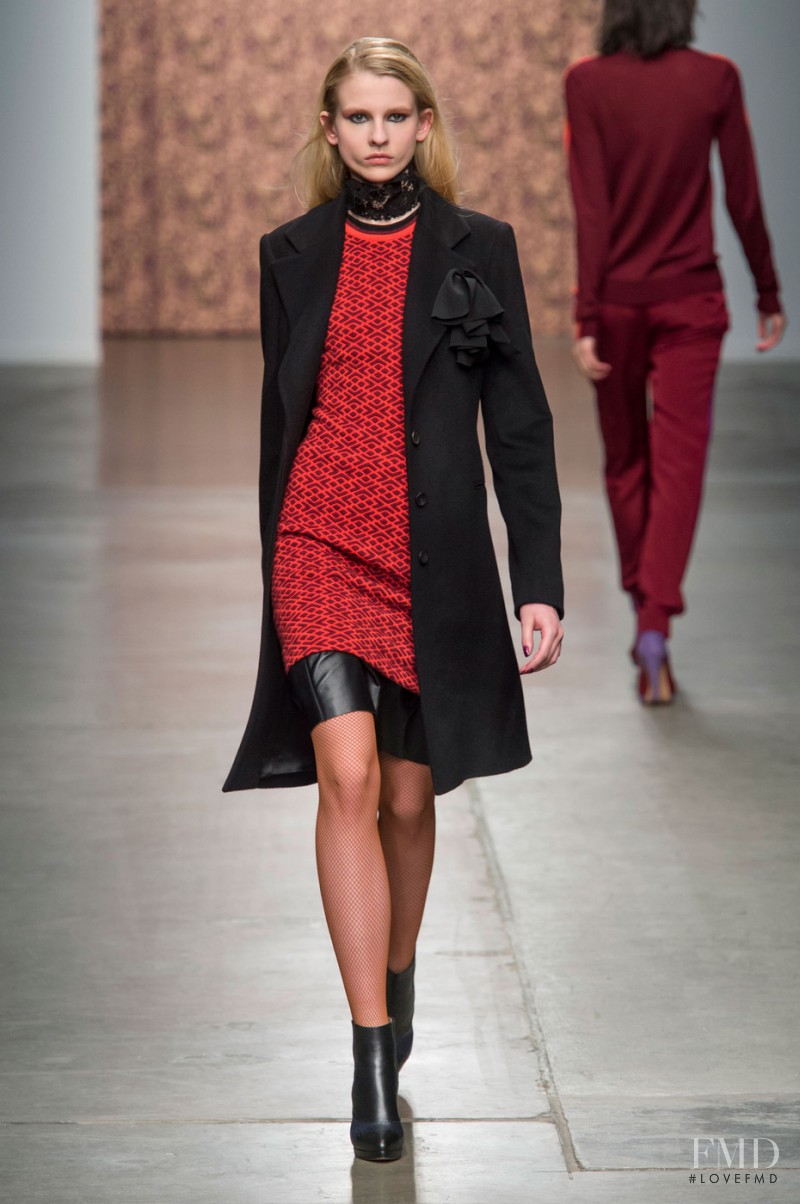 Ola Munik featured in  the Sophie Theallet fashion show for Autumn/Winter 2015