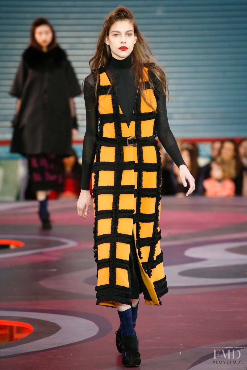 Amelia Roman featured in  the Roksanda Ilincic fashion show for Autumn/Winter 2015