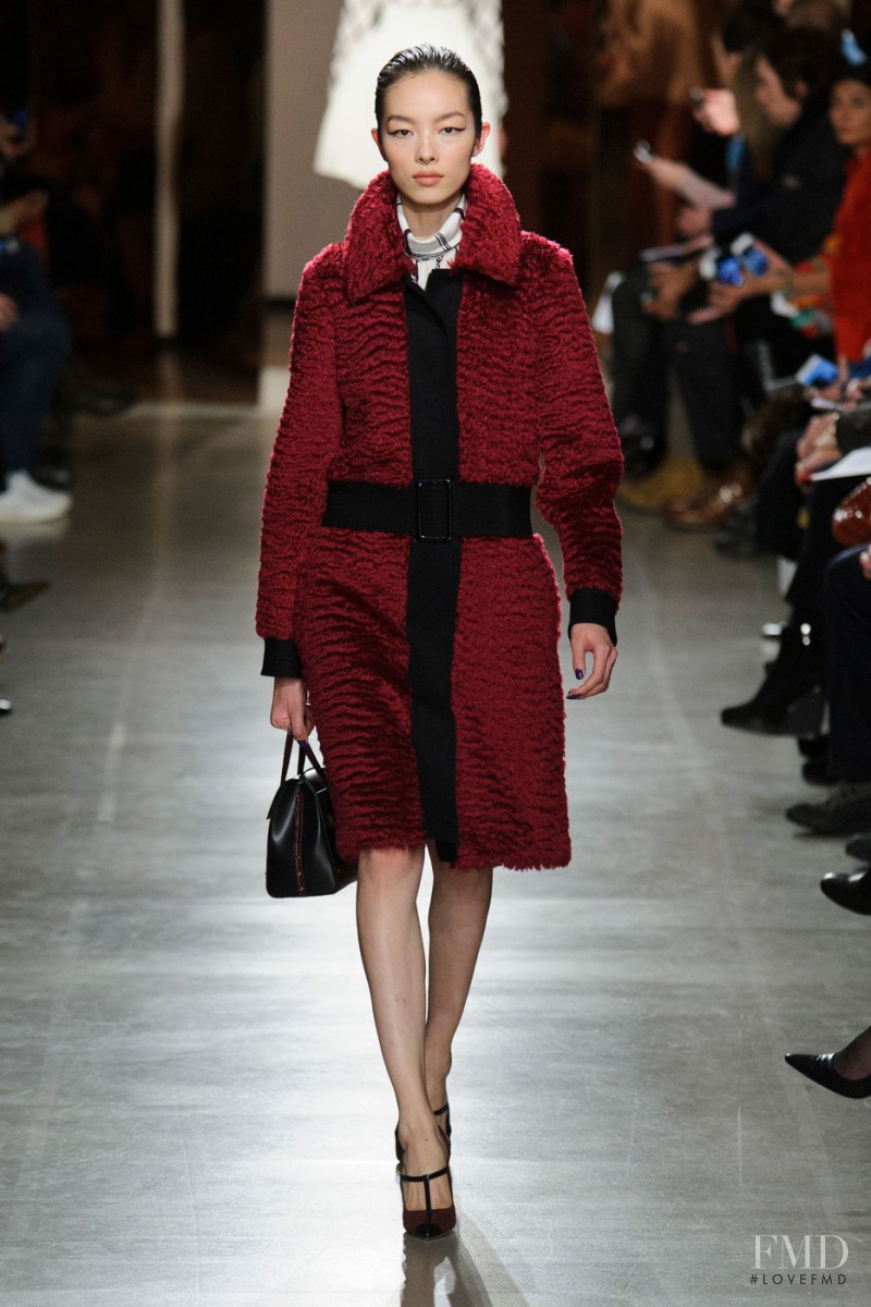 Fei Fei Sun featured in  the Oscar de la Renta fashion show for Autumn/Winter 2015