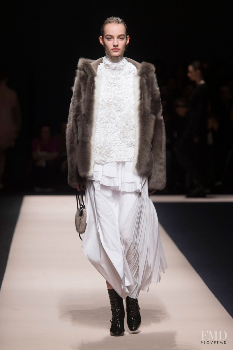 Maartje Verhoef featured in  the N° 21 fashion show for Autumn/Winter 2015