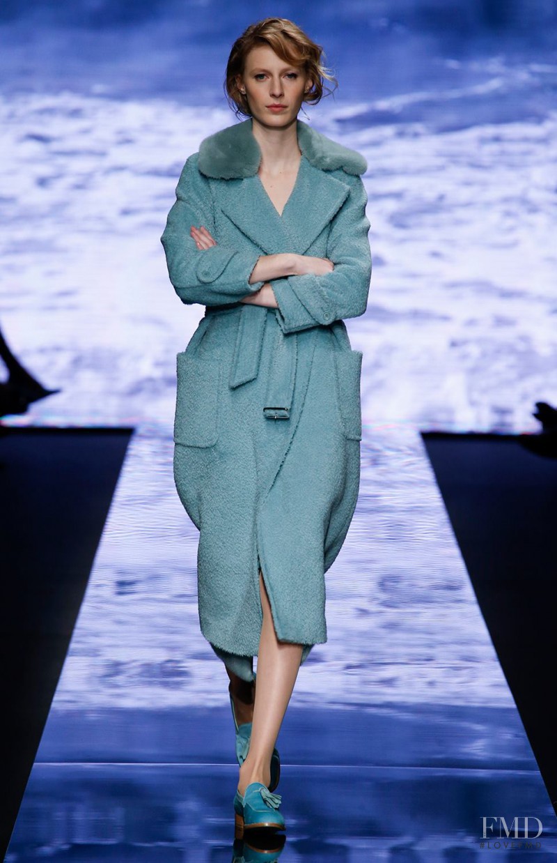 Julia Nobis featured in  the Max Mara fashion show for Autumn/Winter 2015