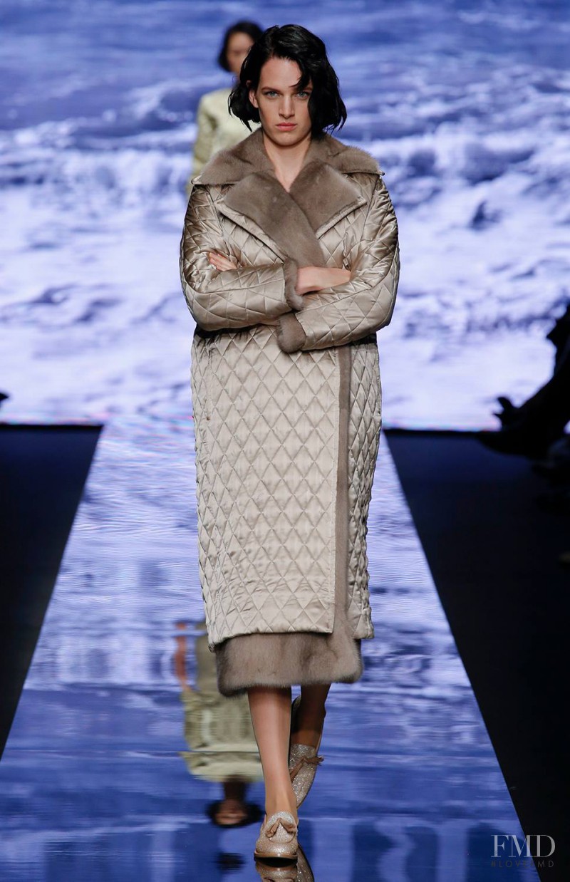 Ashleigh Good featured in  the Max Mara fashion show for Autumn/Winter 2015