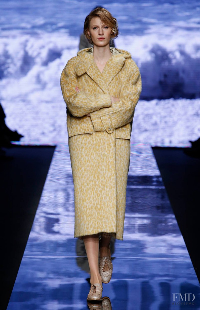 Julia Nobis featured in  the Max Mara fashion show for Autumn/Winter 2015