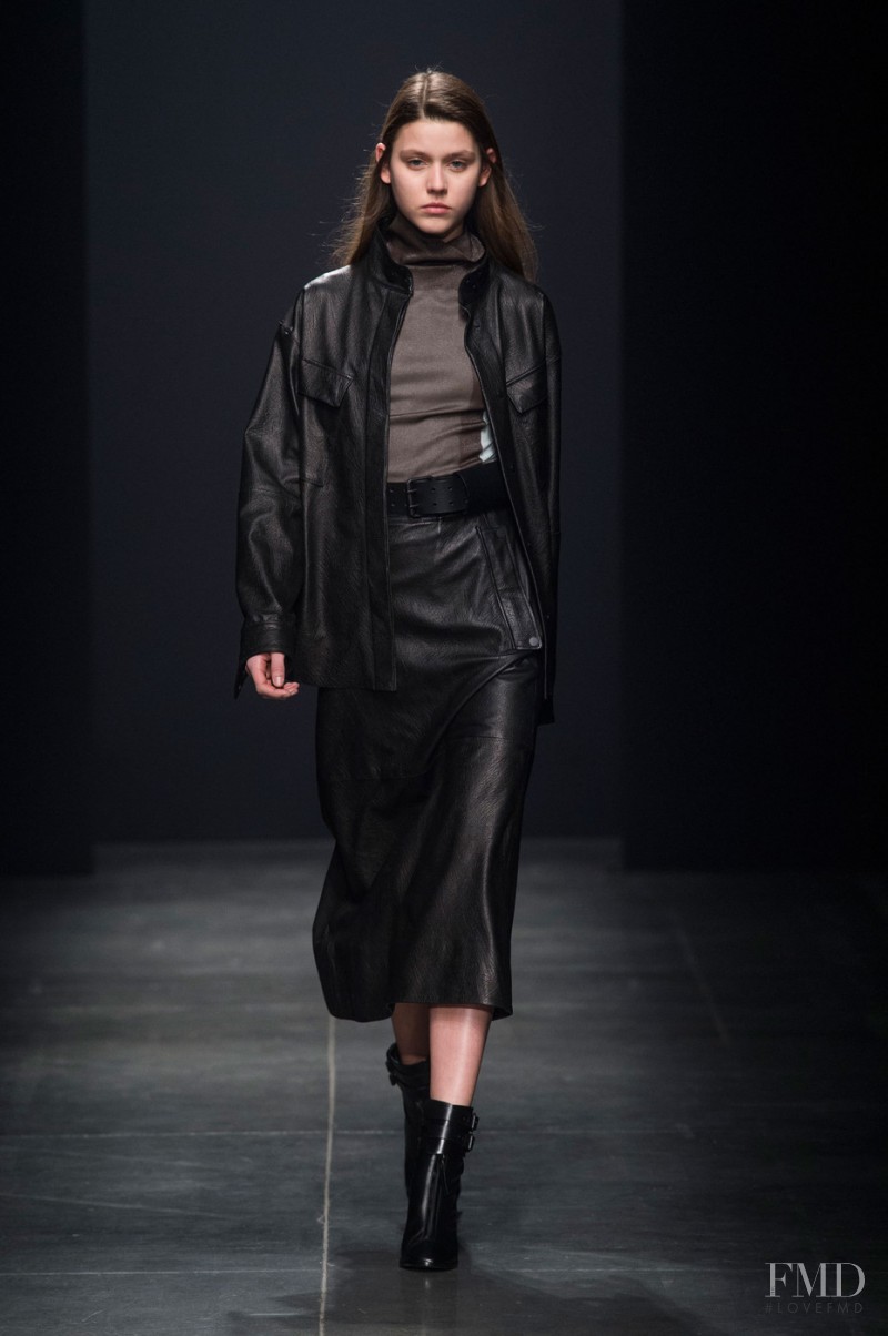 Vivienne Rohner featured in  the Ter Et Bantine fashion show for Autumn/Winter 2015