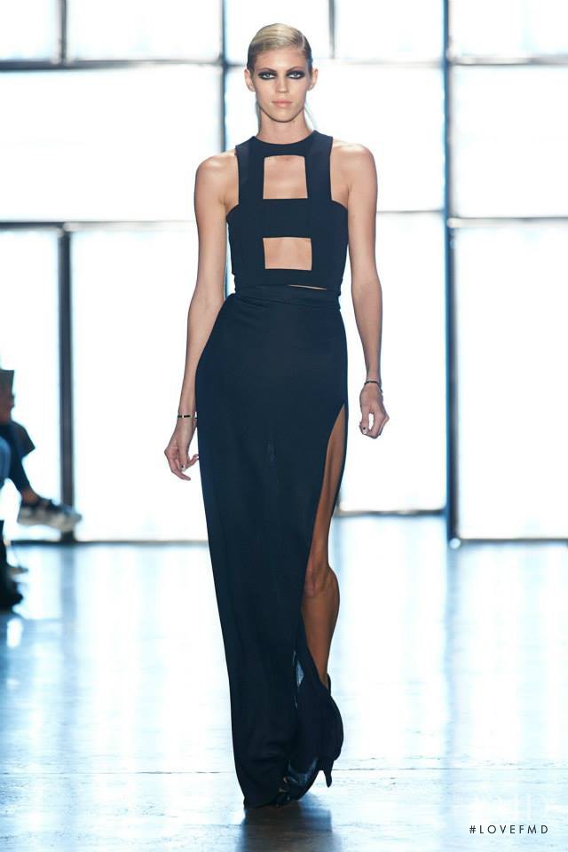 Devon Windsor featured in  the Cushnie Et Ochs fashion show for Autumn/Winter 2015