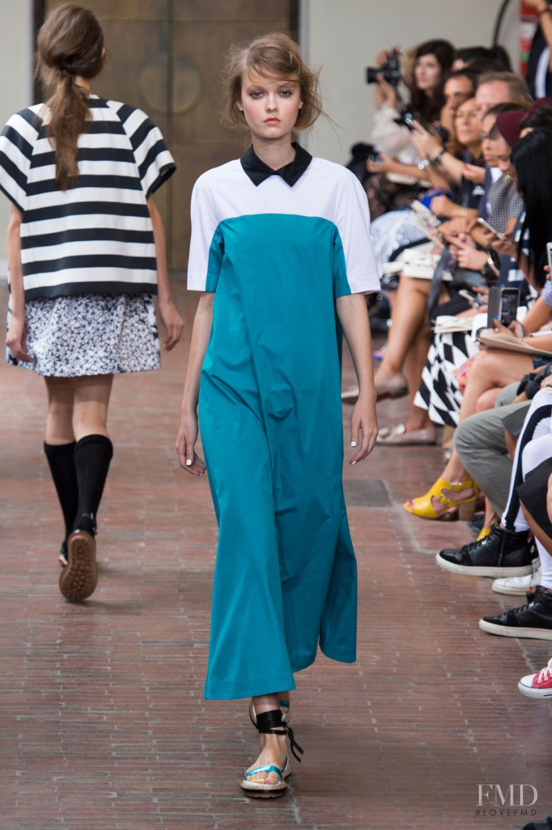 Alessiya Merzlova featured in  the I\'m Isola Marras fashion show for Spring/Summer 2015