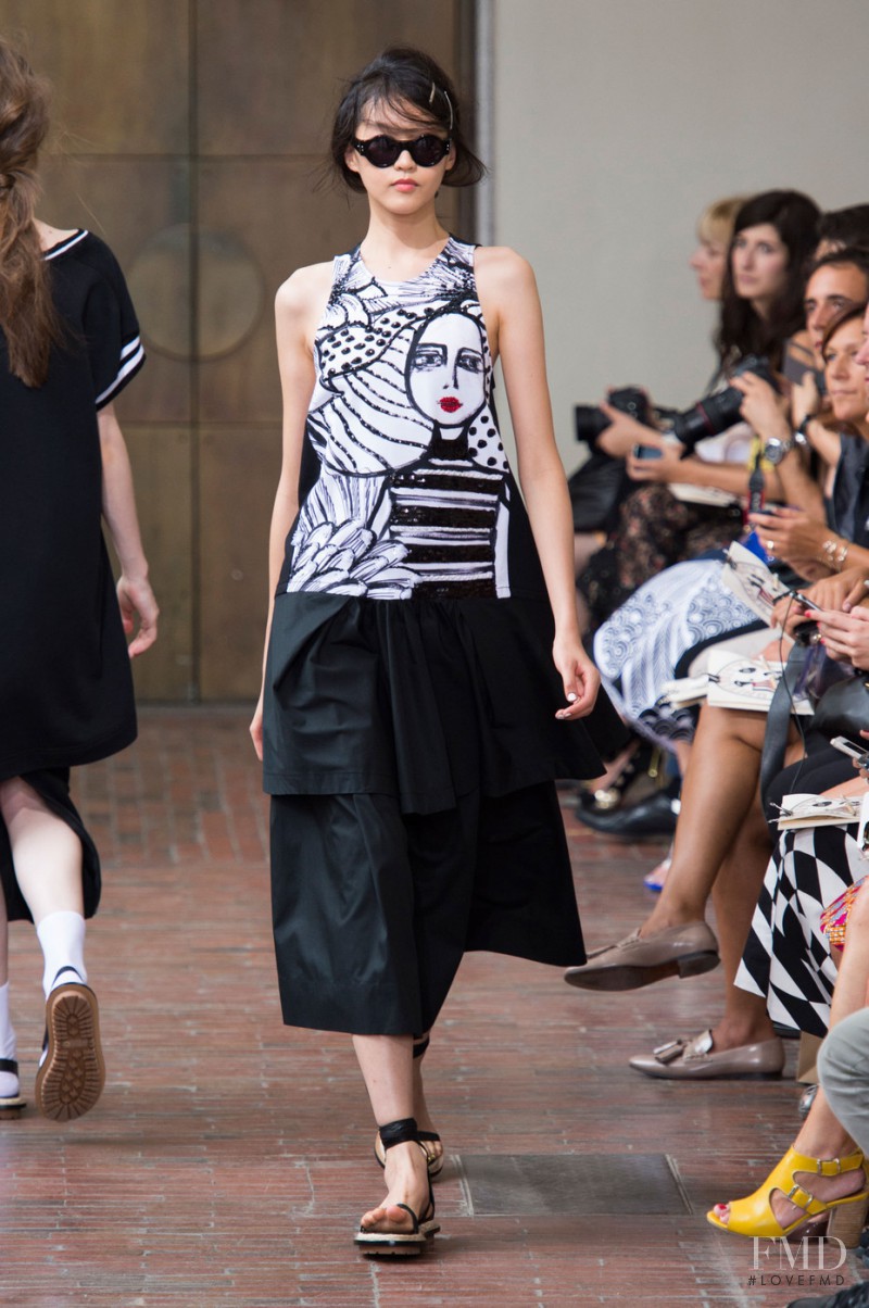 Shao Qing featured in  the I\'m Isola Marras fashion show for Spring/Summer 2015