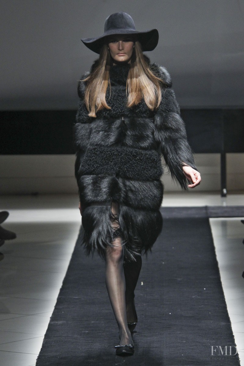 Simonetta Ravizza fashion show for Autumn/Winter 2011