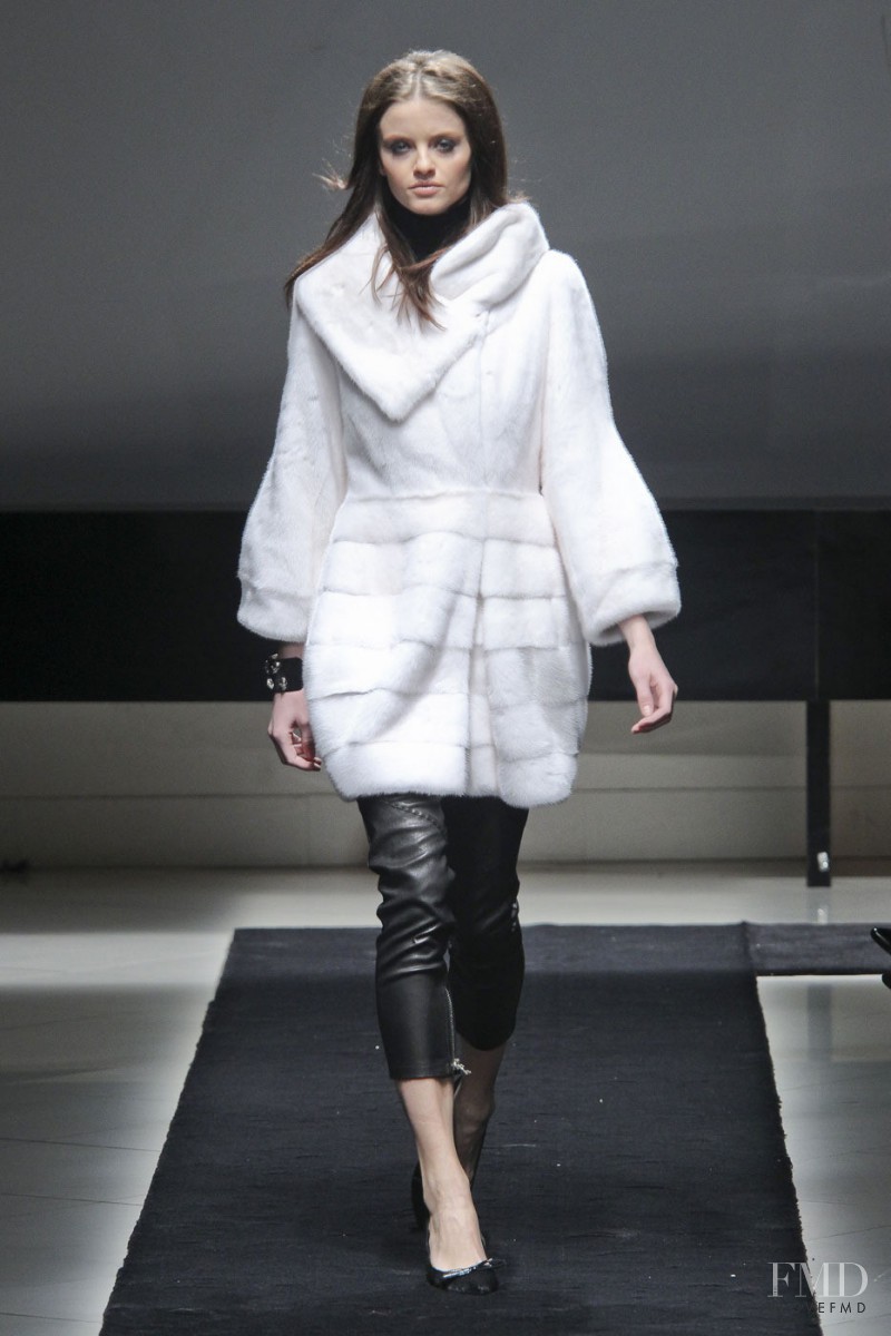 Simonetta Ravizza fashion show for Autumn/Winter 2011