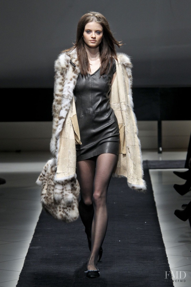 Simonetta Ravizza fashion show for Autumn/Winter 2011