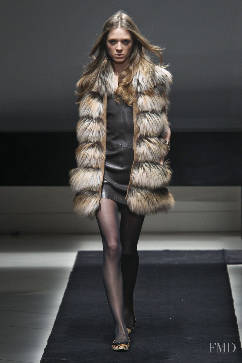 Simonetta Ravizza fashion show for Autumn/Winter 2011