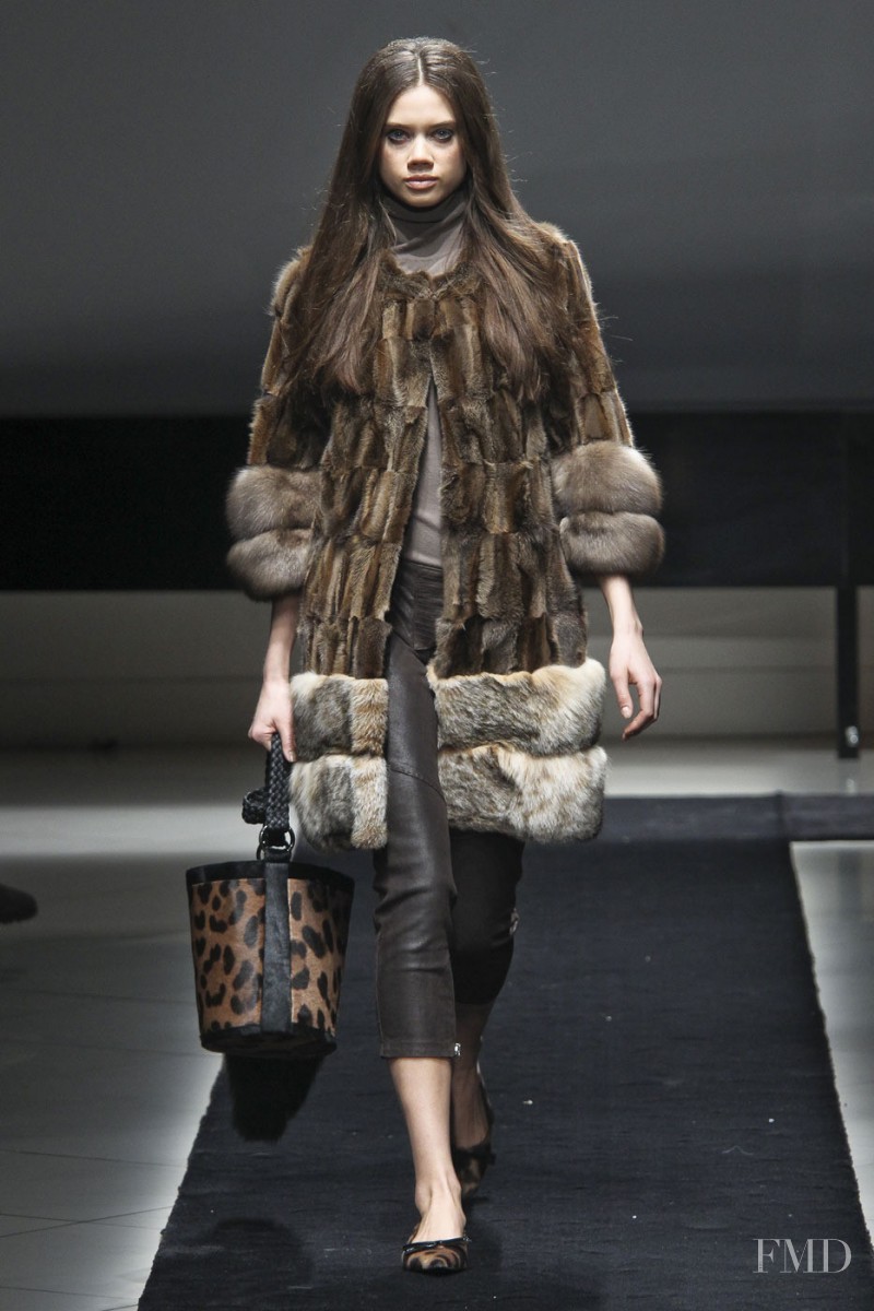 Jacqueline Oloniceva featured in  the Simonetta Ravizza fashion show for Autumn/Winter 2011