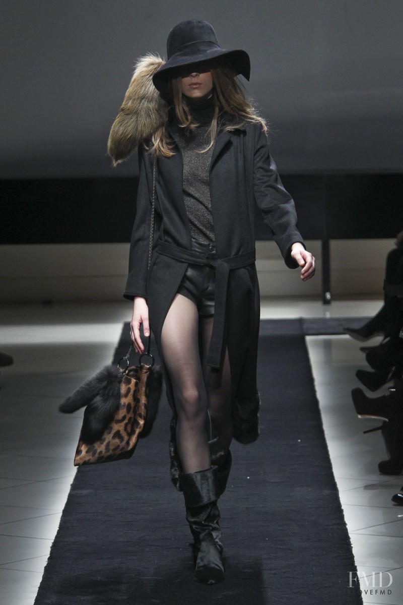 Simonetta Ravizza fashion show for Autumn/Winter 2011