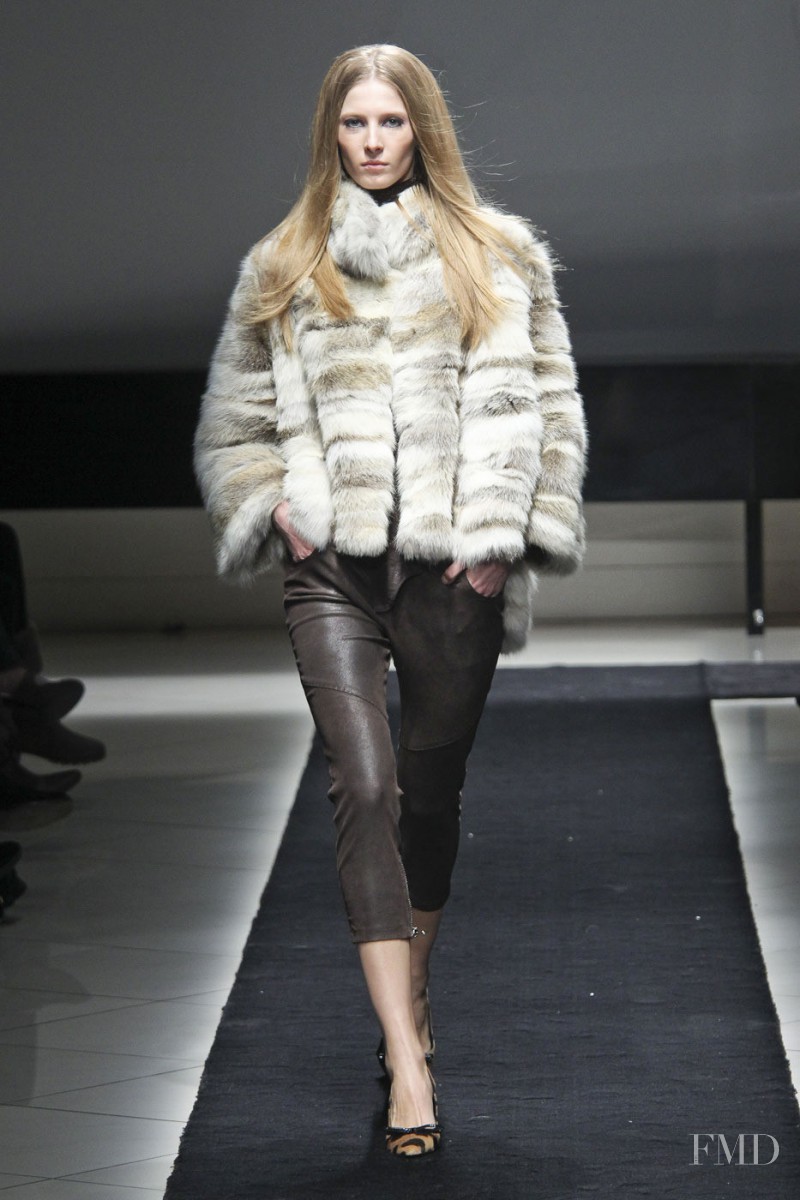 Simonetta Ravizza fashion show for Autumn/Winter 2011