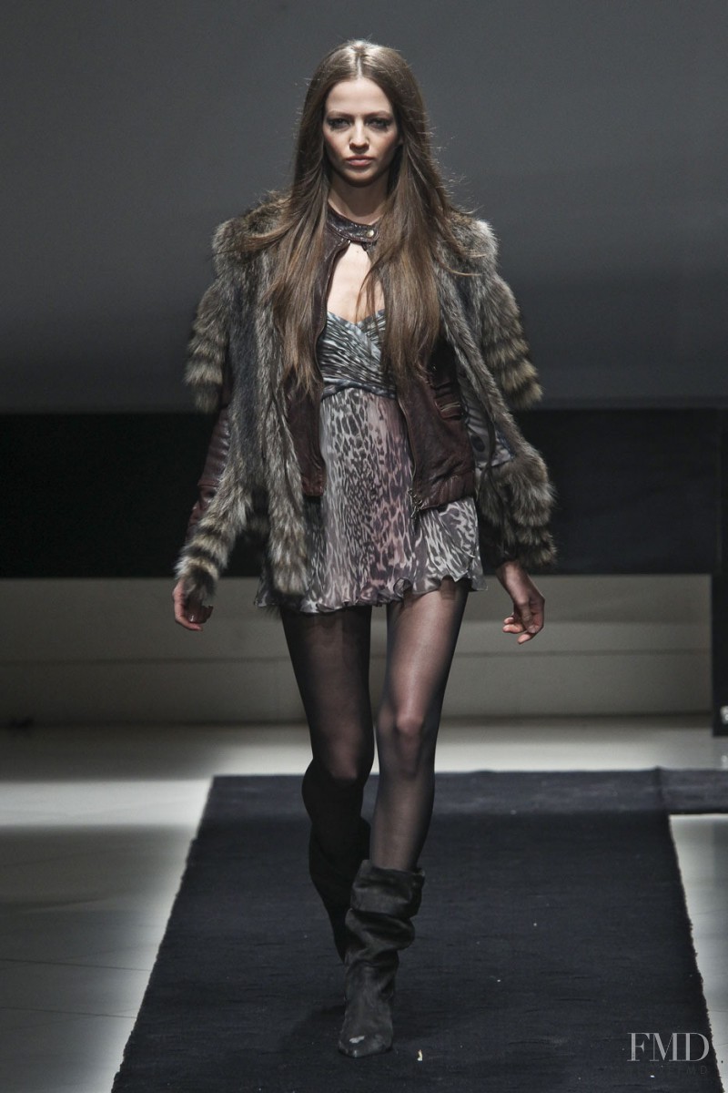 Simonetta Ravizza fashion show for Autumn/Winter 2011