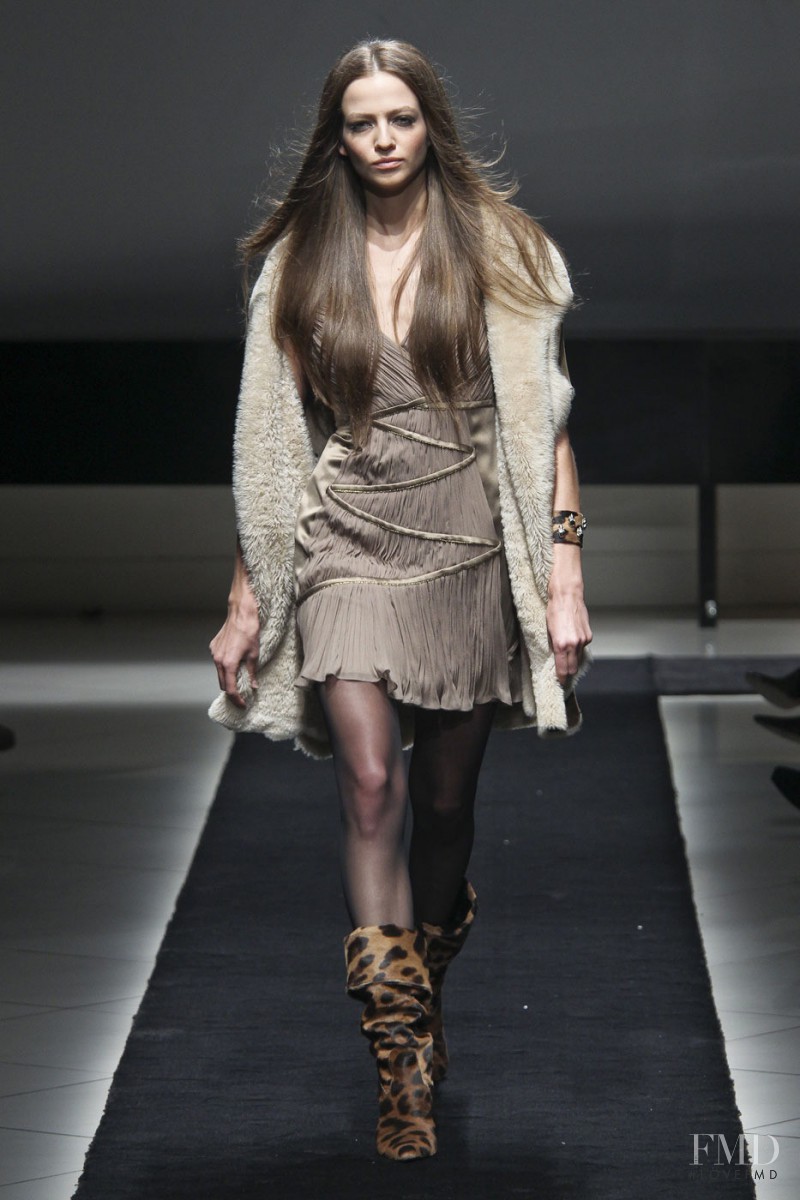 Simonetta Ravizza fashion show for Autumn/Winter 2011