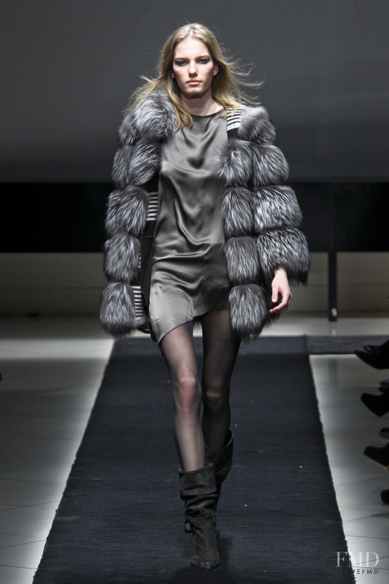 Simonetta Ravizza fashion show for Autumn/Winter 2011