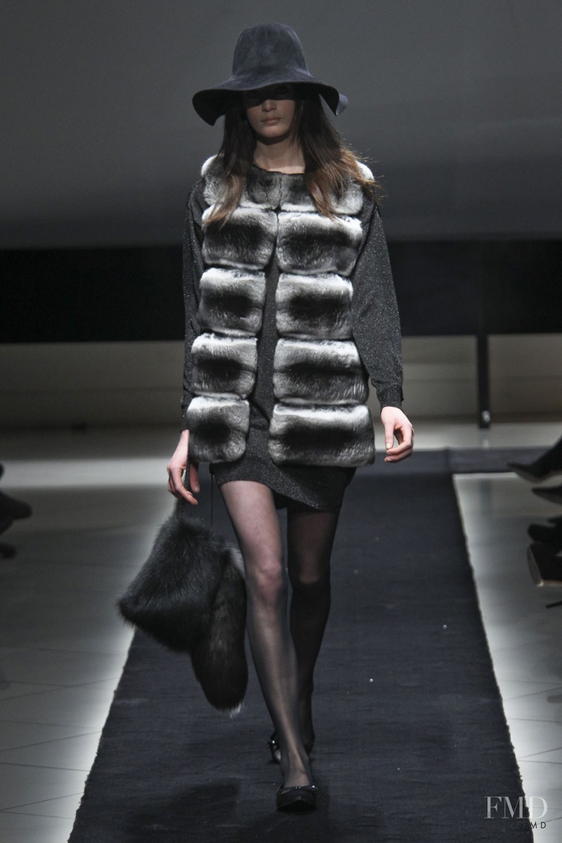 Simonetta Ravizza fashion show for Autumn/Winter 2011